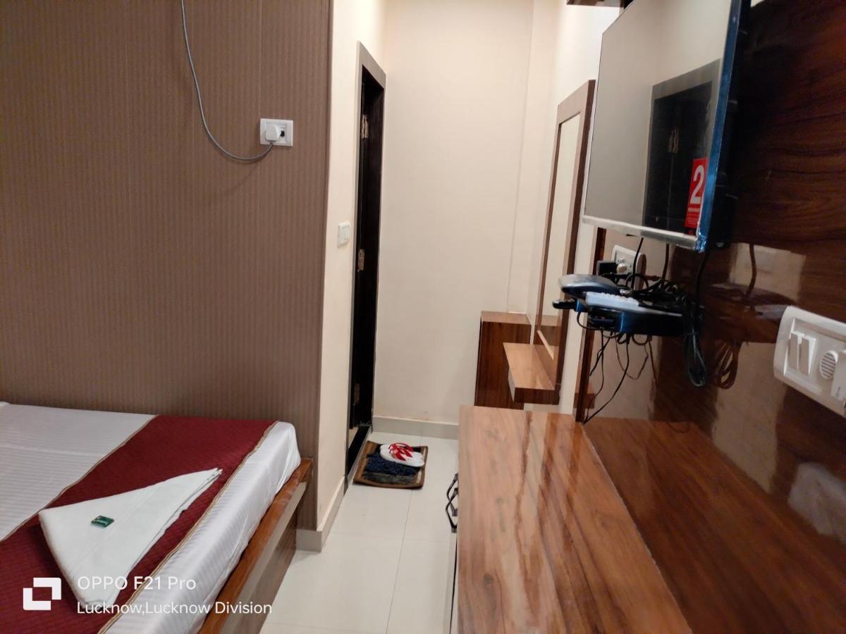Hotel Kbs 러크나우 외부 사진