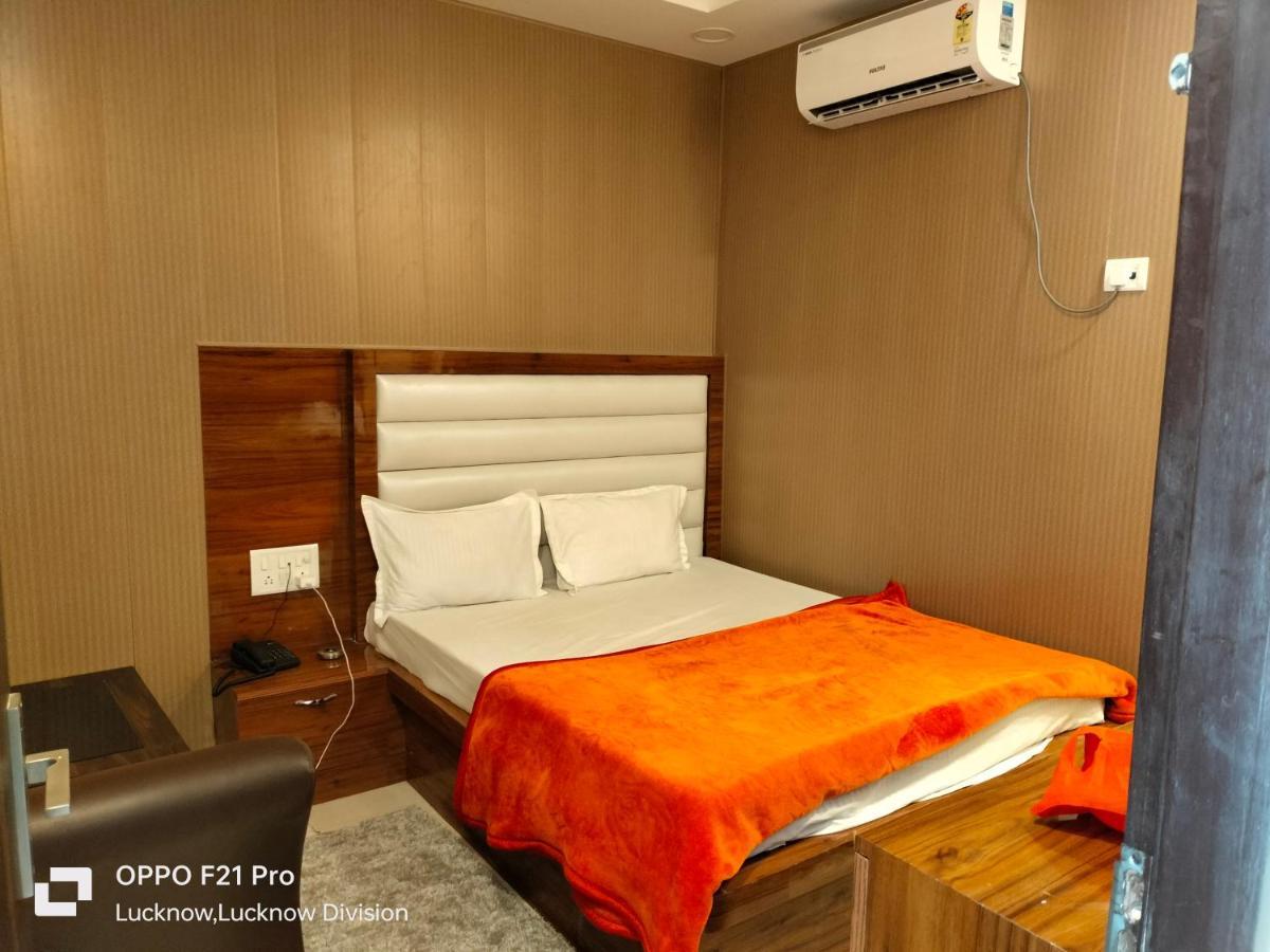 Hotel Kbs 러크나우 외부 사진